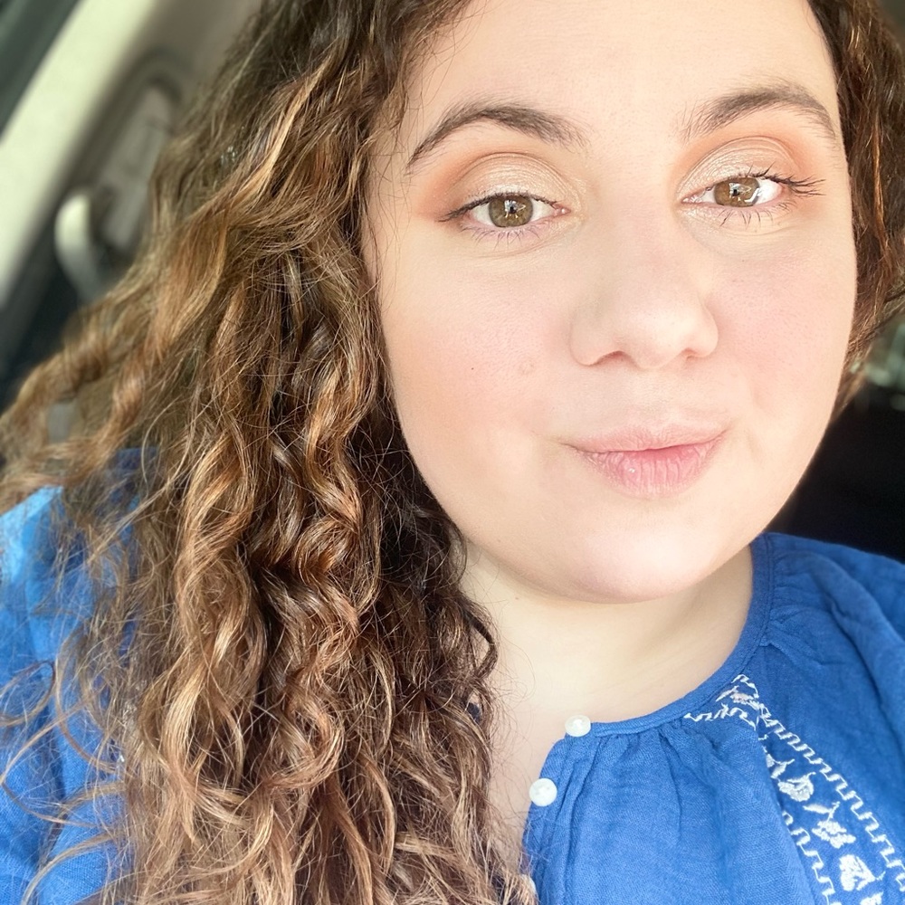 Meet your Posher, Cassandra